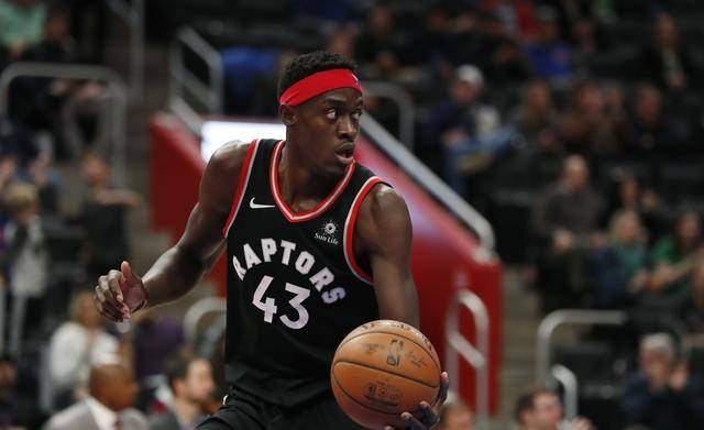 西亚卡姆全能表现猛龙击败黄蜂守住季后赛门槛