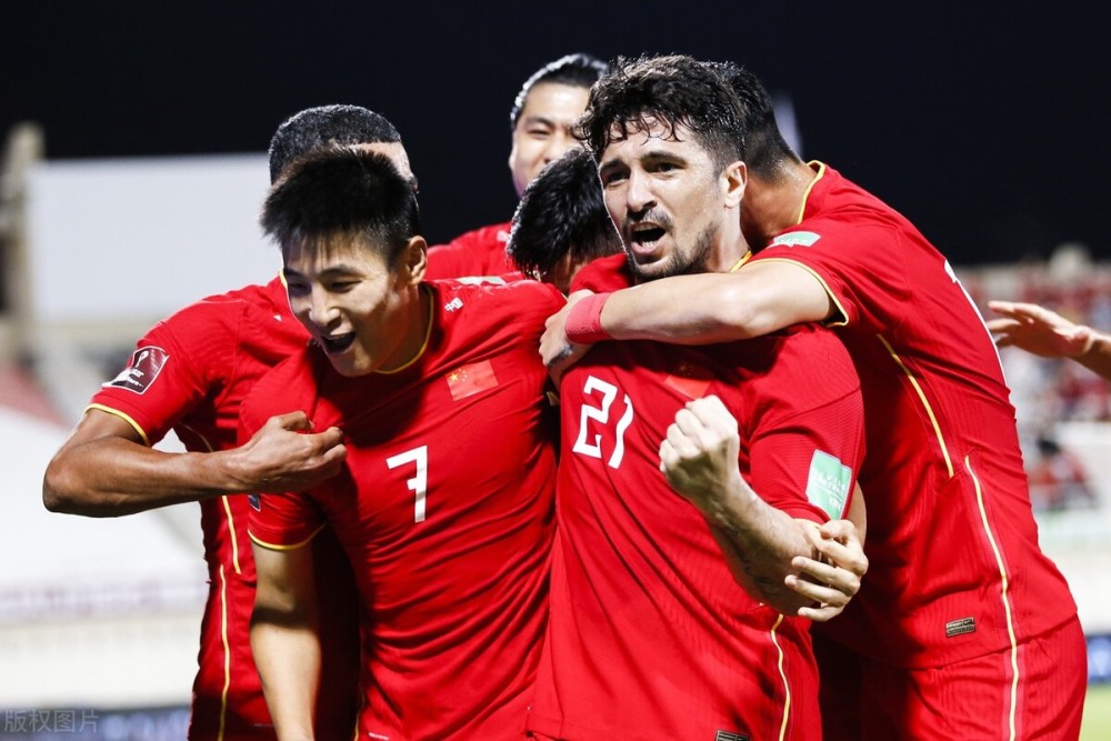 那不勒斯替补奇兵建功艰难拿下卡利亚里